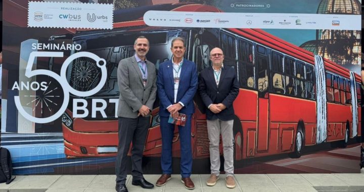 Profesor Ricardo Giesen participa en la celebración de los 50 años del sistema BRT