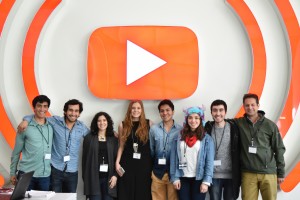 Los alumnos del programa en las dependencias de YouTube junto al director académico del proyecto Ingeniería 2030, Pedro Bouchon.