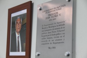 El profesor Juan Flores formó alumnos en la UC por más de 40 años.
