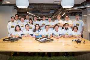 18 estudiantes de diversas universidades de Chile participarán de la carrera Mindracer Drone Challenge. 